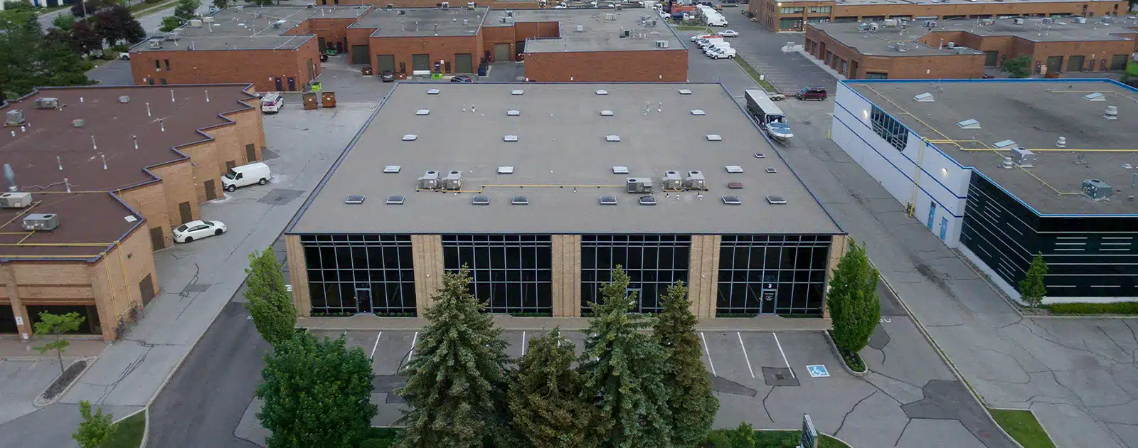Pristine commercial roofing for a building in Ontario by Videl's flat roofing contractors